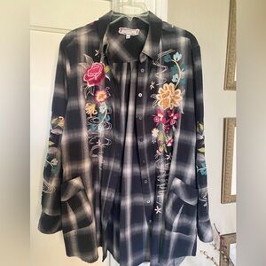 JOHNNY WAS- Black & White Shirt/jacket with Floral Embroidery (L)